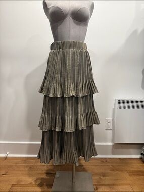 Endless Blu Tiered Pleated Maxi Skirt | Medium